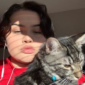 Meet your Posher, Cassandra